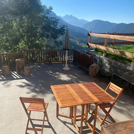 Cozy Rascard Antagnod Chalet *